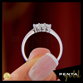 Penta Gold - 14 Ayar Altın Üçtaş Yüzük 0,20 ct. Swarovski Taşlı